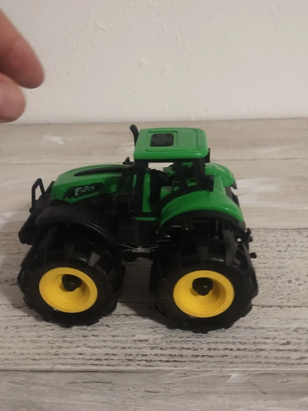 Green FARM Tractor Toy Vehicle very good condition